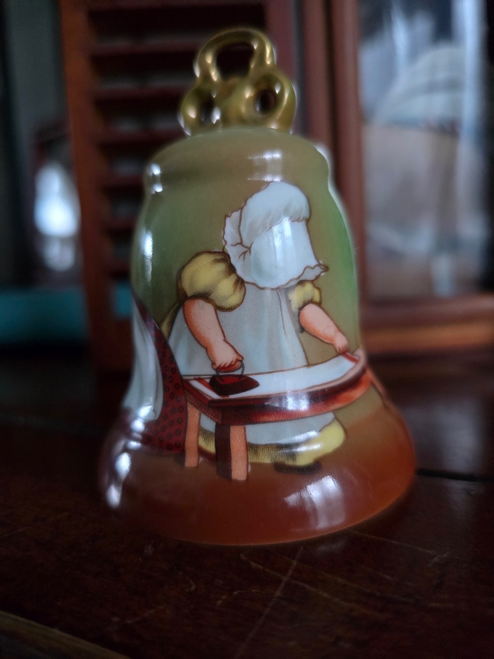 Royal Bayreuth Sunbonnet Babies porcelain bell Decorative
